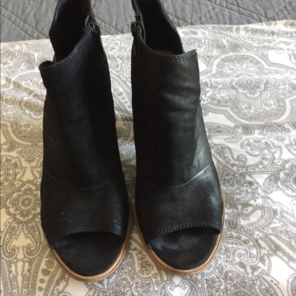Black Vince Camuto open toe bootie size 9 - Picture 3 of 8